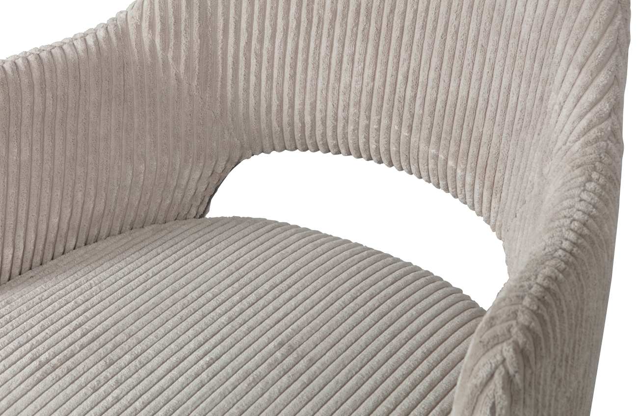 Der Esszimmerstuhl Ferdy überzeugt mit seinem modernen Design. Gefertigt wurde er aus Cordbezug, welches einen Beigen Farbton besitzt. Das Gestell ist aus Metall und hat eine schwarze Farbe. Die Sitzhöhe des Stuhls beträgt 47 cm
