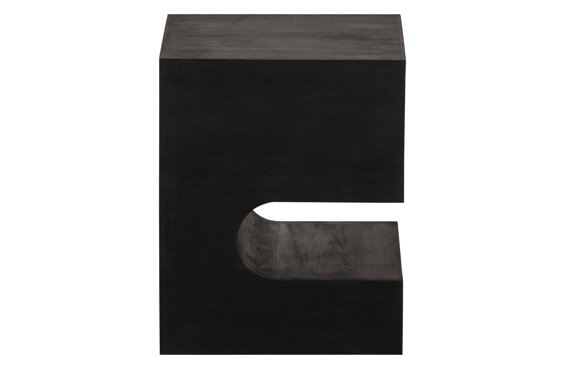 Der Beistelltisch Toma überzeugt mit seinem modernen Design. Gefertigt wurde er aus Mangoholz, welches einen schwarzen Farbton besitzt. Der Beistelltisch verfügt über einen Breite von 40 cm.
