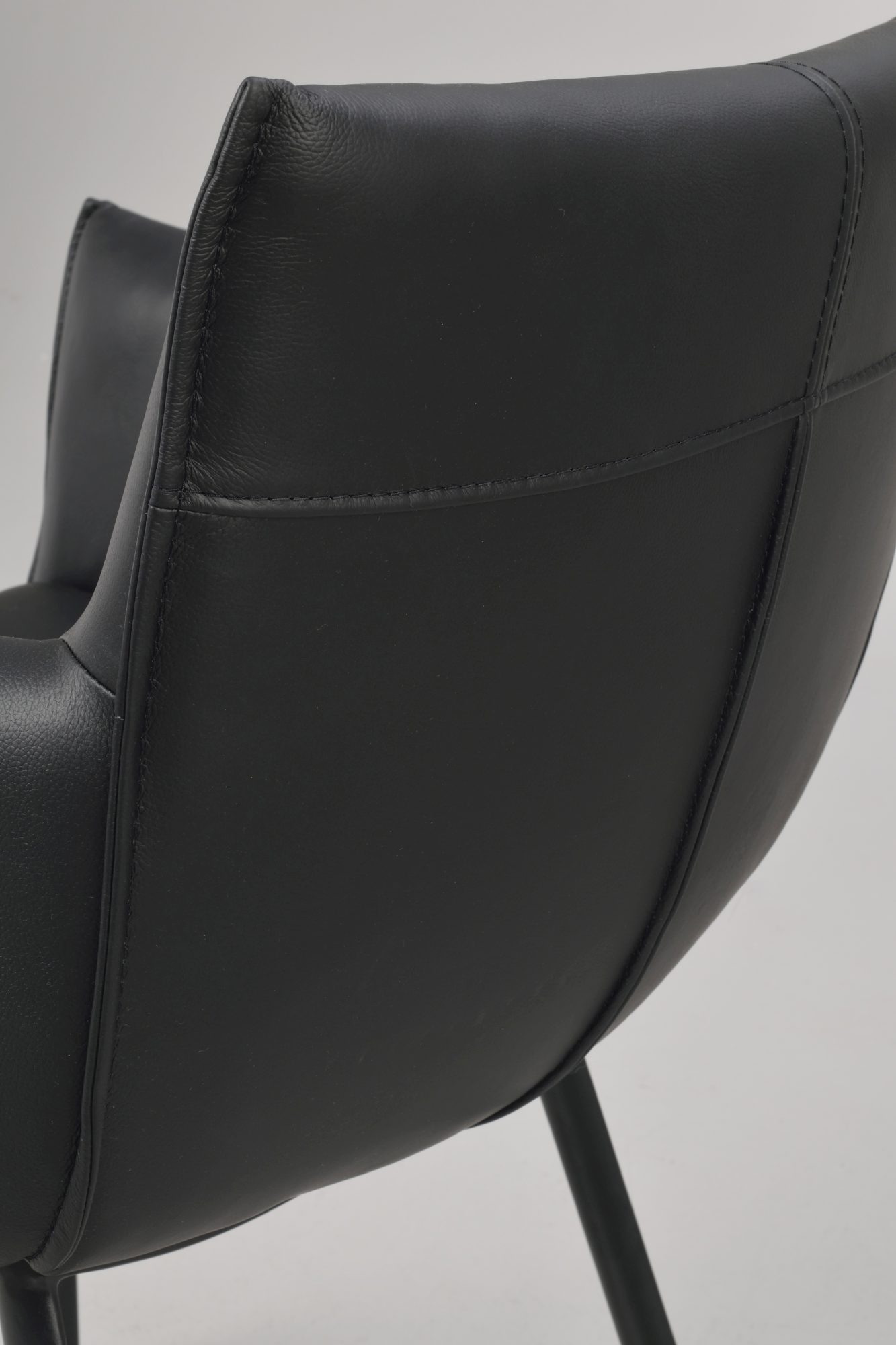 Machen Sie Ihr Zuhause komplett mit Stuhl Hinckley 2er Set mit Armlehnen, Schwarz.