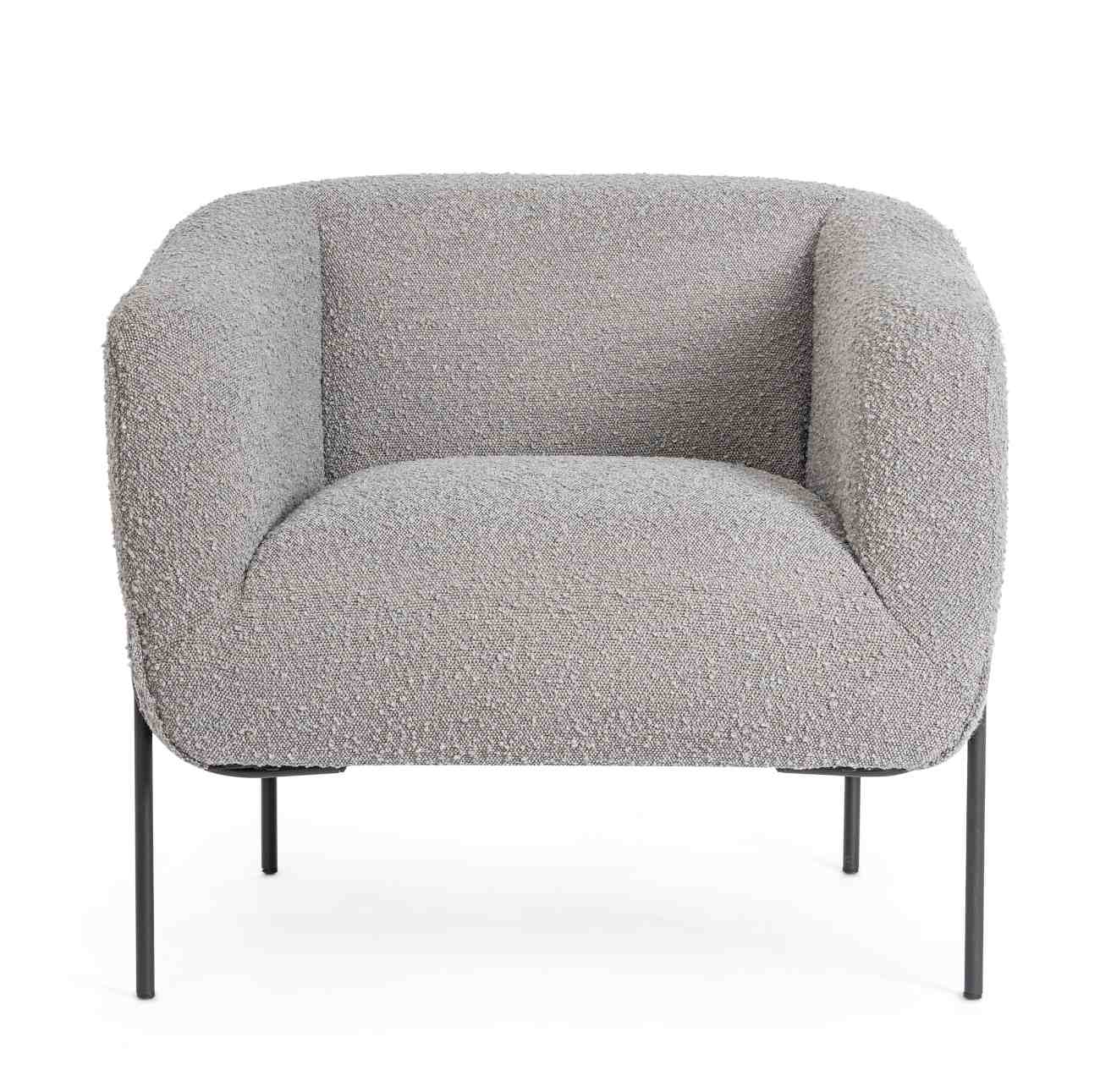 Der Sessel Claudine überzeugt mit seinem modernen Stil. Gefertigt wurde er aus Bouclè-Stoff, welcher einen grauen Farbton besitzt. Das Gestell ist aus Metall und hat eine schwarze Farbe. Der Sessel verfügt über eine Armlehne.