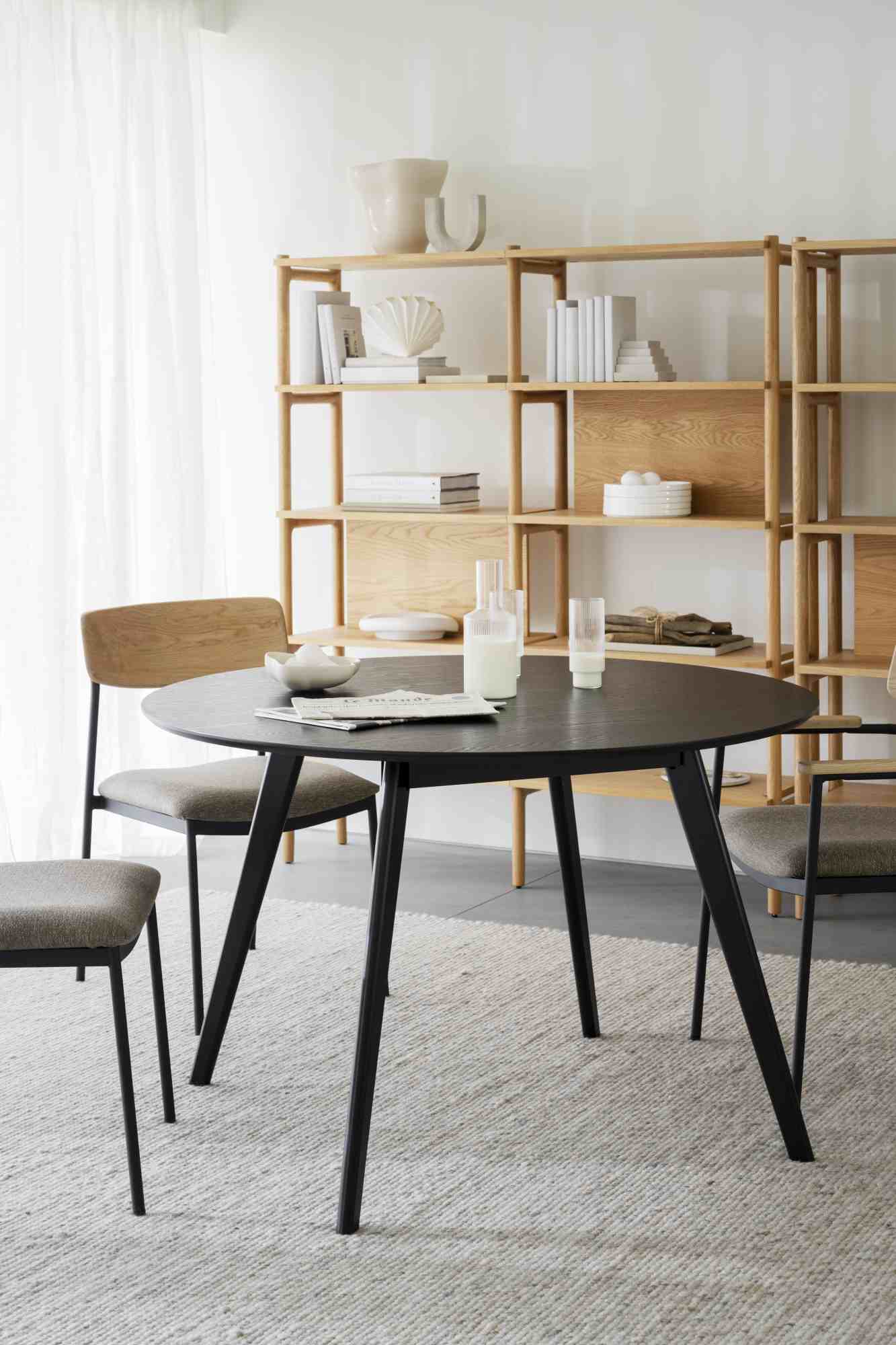 Komfortabel & schön – Esstisch Yumi Rund 115cm, MDF Esche Schwarz.