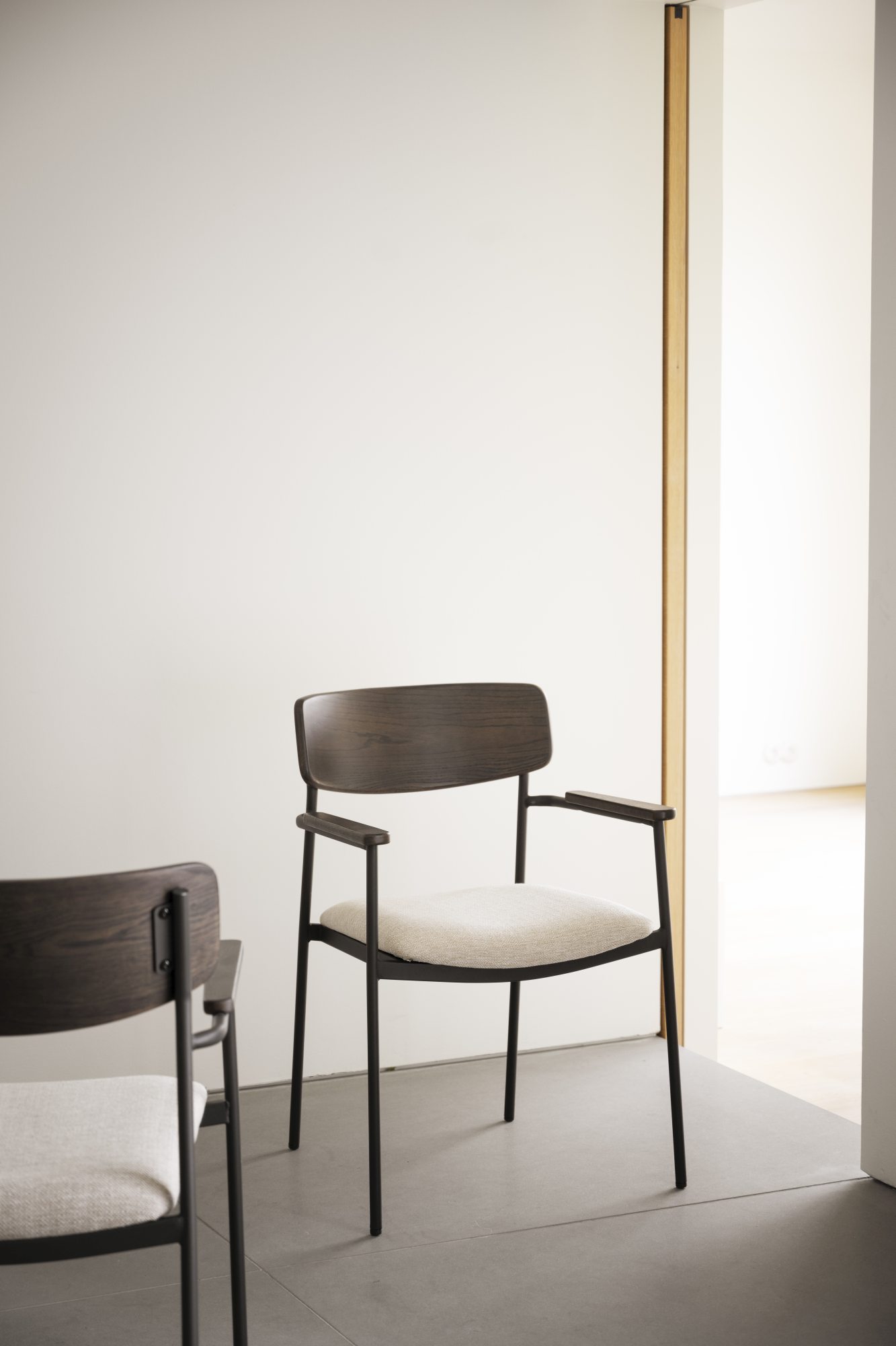 Stuhl Maymont 2er Set mit Armlehnen, Braun / Beige passt perfekt in stilvolle Wohnräume.