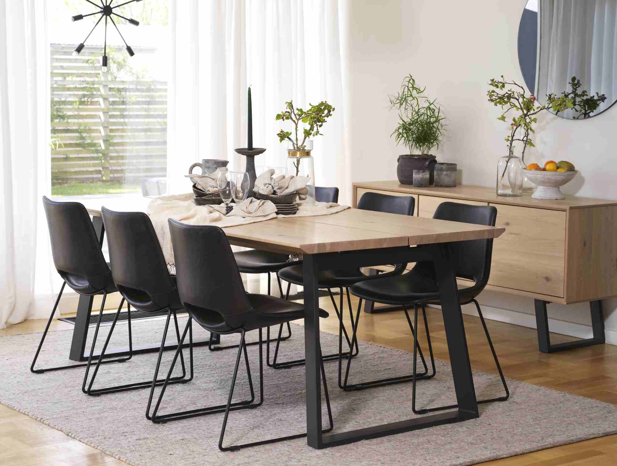 Komfortabel & schön – Esstisch Melville 210x95cm, Wildeiche Weiß pigmentiert.