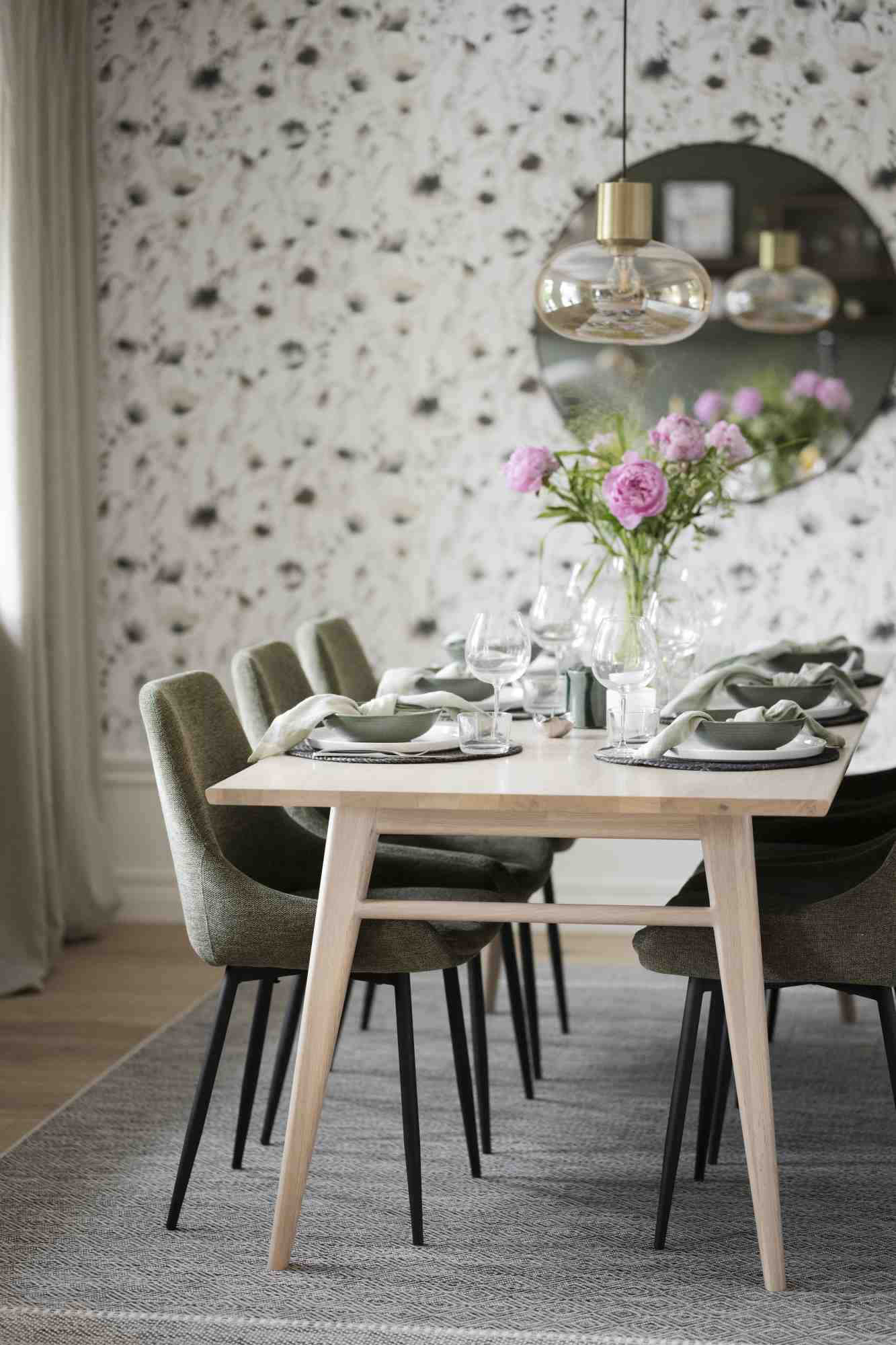 Edles Möbelstück: Stuhl Sierra Stoff 2er Set, Grün für stilvolle Einrichtung.