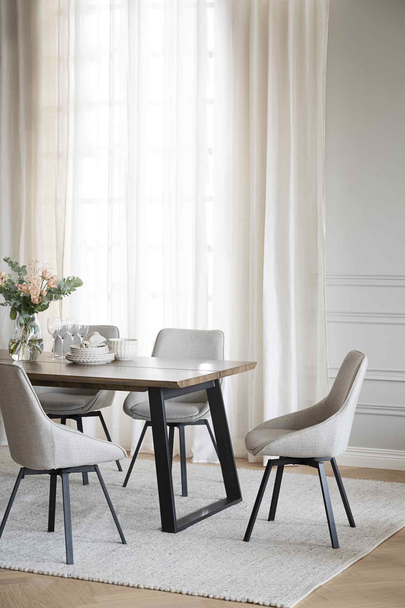 Komfortabel & schön – Esstisch Melville 210x95cm, Wildeiche Braun.