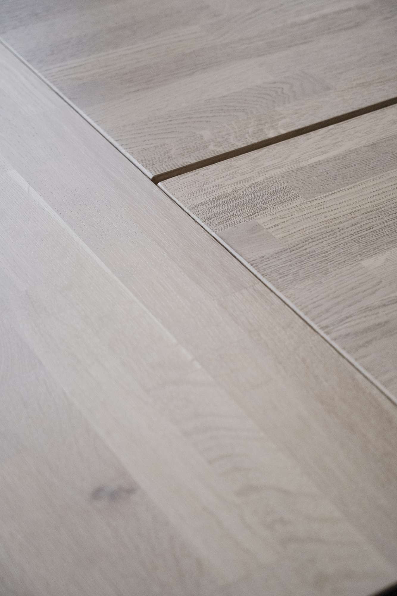 Esstisch Carradale A-Gestell Plus, Eiche Weiß pigmentiert, 170x100cm – überzeugt mit zeitlosem Stil.