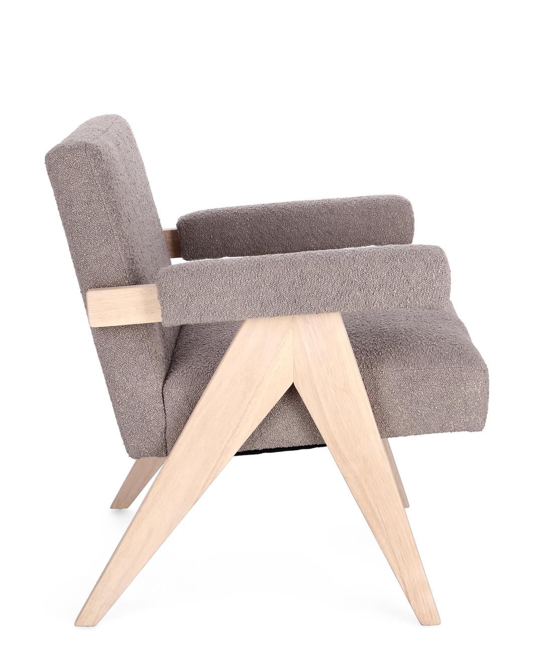 Der Sessel Faiza überzeugt mit seinem modernen Stil. Gefertigt wurde er aus Stoff, welcher einen grauen Farbton besitzt. Das Gestell ist aus Kautschuk und hat eine natürliche Farbe. Der Sessel besitzt eine Sitzhöhe von 46 cm.