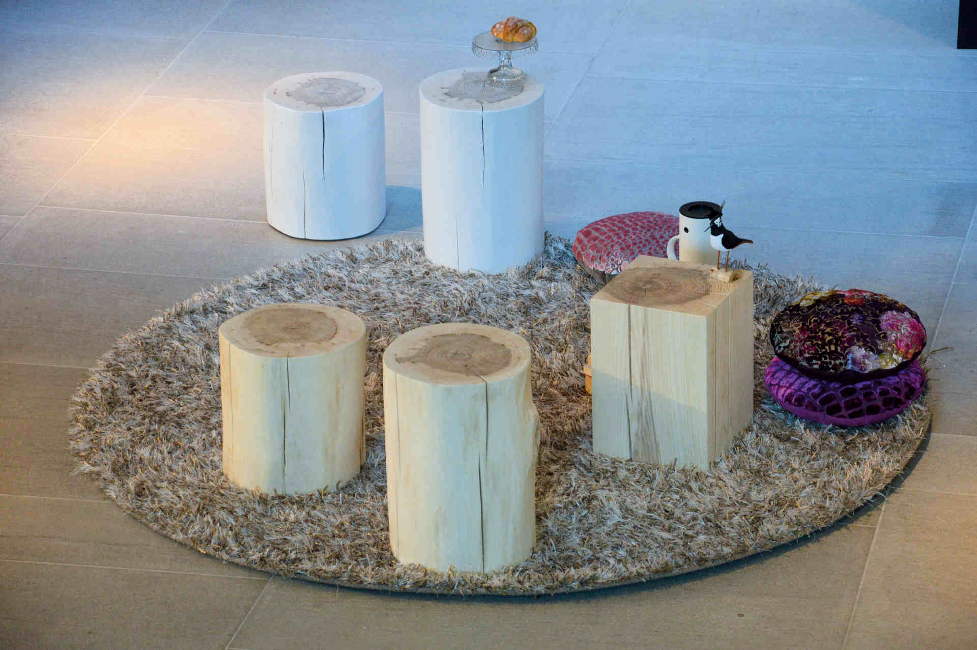 Jan Kurtz Beistelltisch Block rund Kernesche massiv weiss