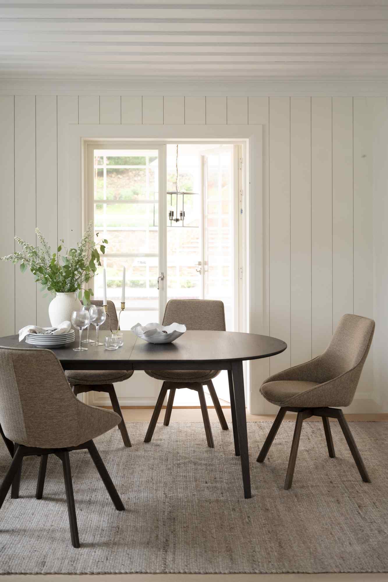 Hochwertiger Esstisch Filippa Oval mit Auszug, 170/210cm, Eiche Braun für jede Einrichtung.