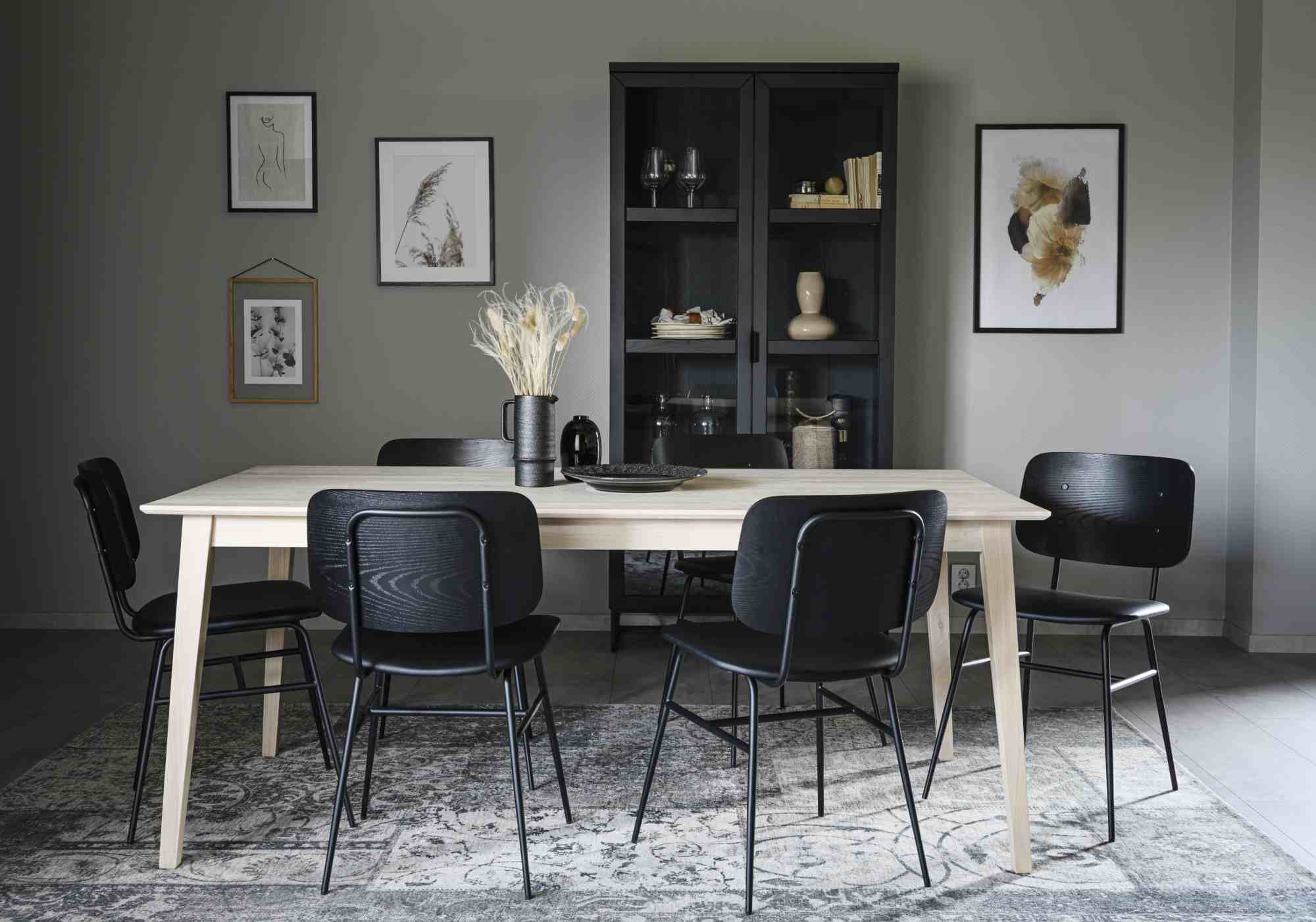 Machen Sie Ihr Zuhause komplett mit Esstisch Filippa Rechteckig 180x90cm, Eiche Weiß pigmentiert.