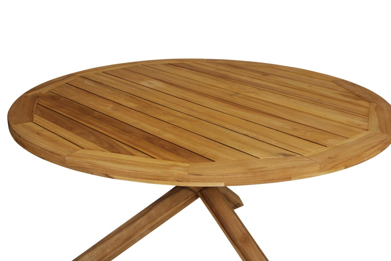 Der Gartenesstisch Eios überzeugt mit seinem modernen Design. Gefertigt wurde die Tischplatte aus Teakholz, welche einen braunen Farbton besitzt. Das Gestell ist auch aus Teakholz und hat eine braune Farbe. Der Tisch besitzt einen Durchmesser von 150 cm.