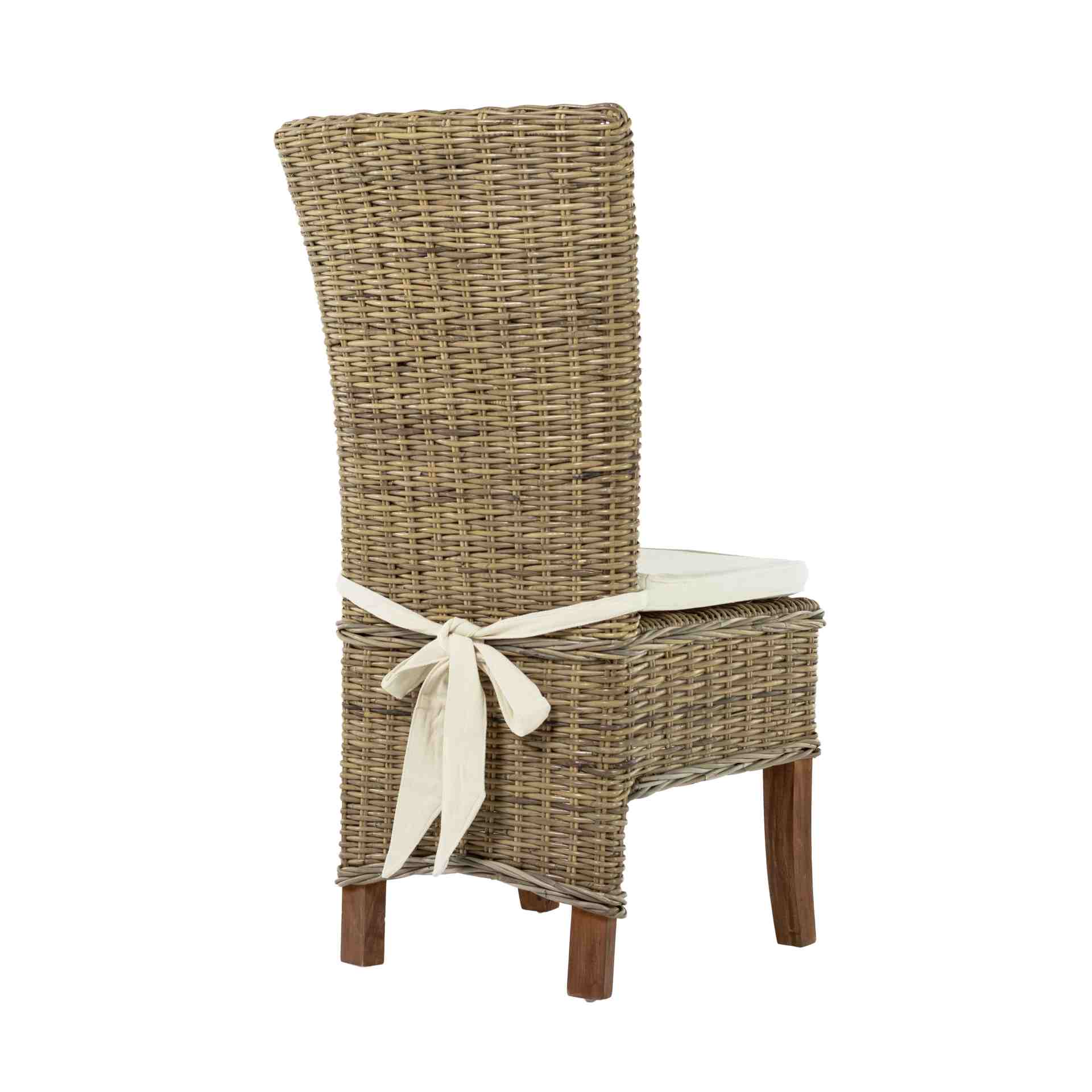 Der Esszimmerstuhl Salsa überzeugt mit seinem Landhaus Stil. Gefertigt wurde er aus Rattan, welches einen natürlichen Farbton besitzt. Der Stuhl verfügt über eine Armlehne und ist im 2er-Set erhältlich. Die Sitzhöhe beträgt beträgt 46 cm.
