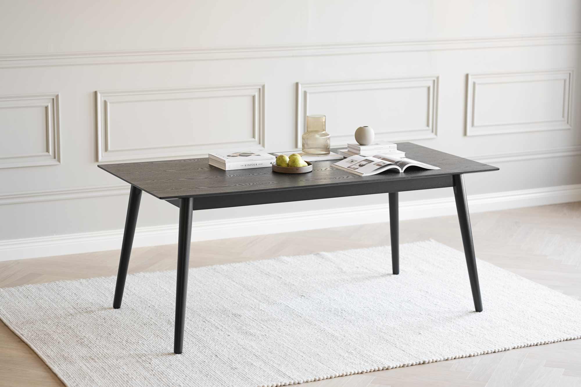 Esstisch Lotta 180x90cm, Esche Schwarz passt perfekt in stilvolle Wohnräume.