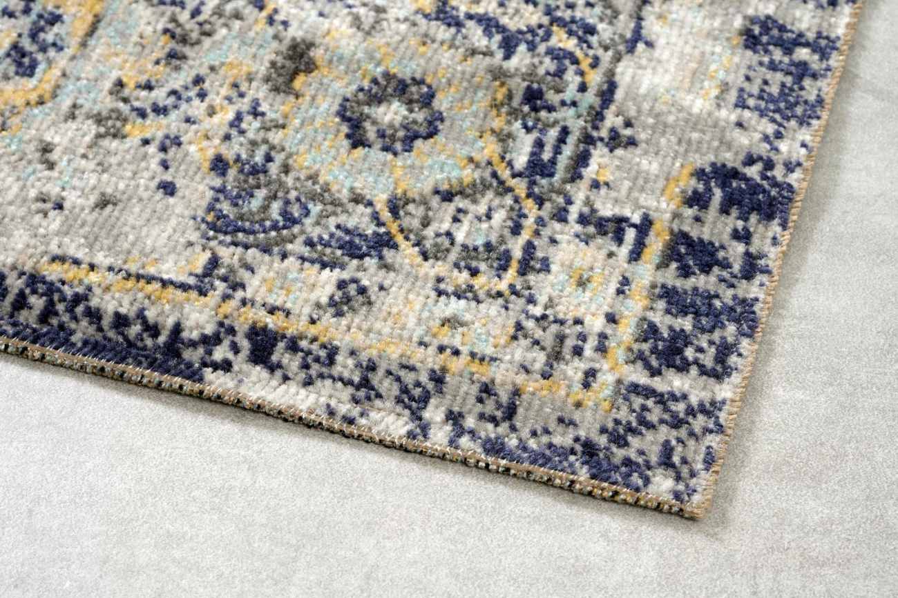 Der Gartenteppich Amarante überzeugt mit seinem modernen Design. Gefertigt wurde er aus Webstoff, welcher einen blauen Farbton besitzt. Der Teppich hat eine Größe von 160x230 cm.