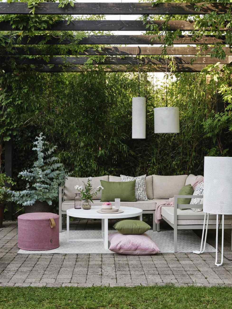 Das Gartenecksofa Weldon überzeugt mit seinem modernen Design. Gefertigt wurde er aus Stoff, welcher einen Kaki Farbton besitzt. Das Gestell ist aus Metall und hat eine Kaki Farbe. Die Sitzhöhe des Sofas beträgt 43 cm.
