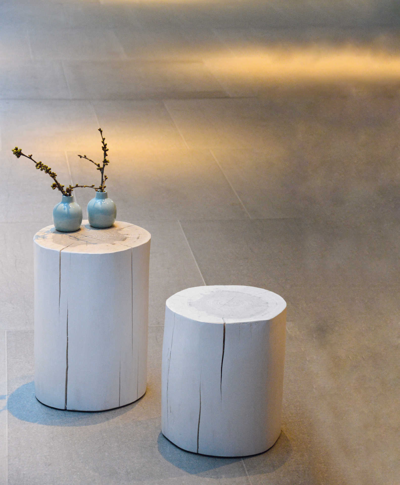 Jan Kurtz Beistelltisch Block rund Kernesche massiv weiss