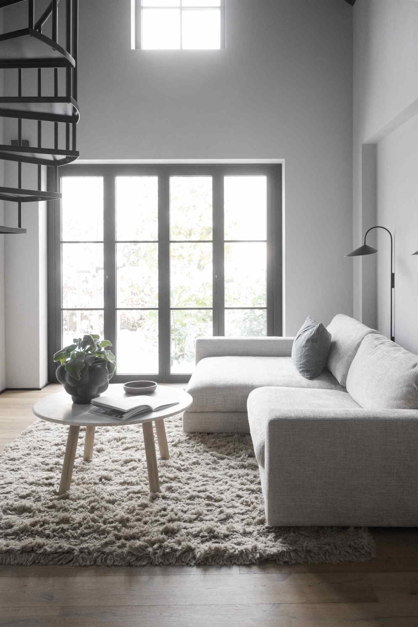 Komfortabel & schön – Couchtisch Taransay, 90x90x45cm, Beige / Weiß pigmentiert.