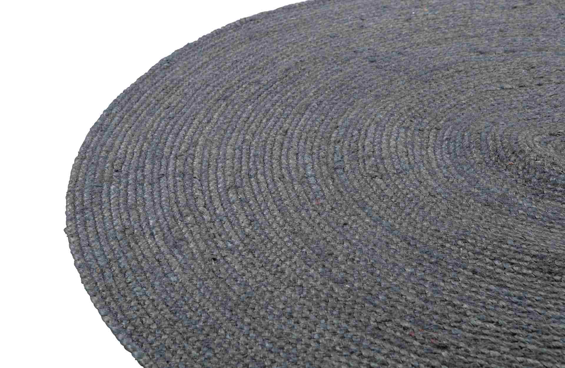 Der Teppich Ross überzeugt mit seinem klassischen Design. Gefertigt wurde er aus Jute, welche einen grauen Farbton besitzen. Der Teppich besitzt einen Durchmesser von 150 cm.