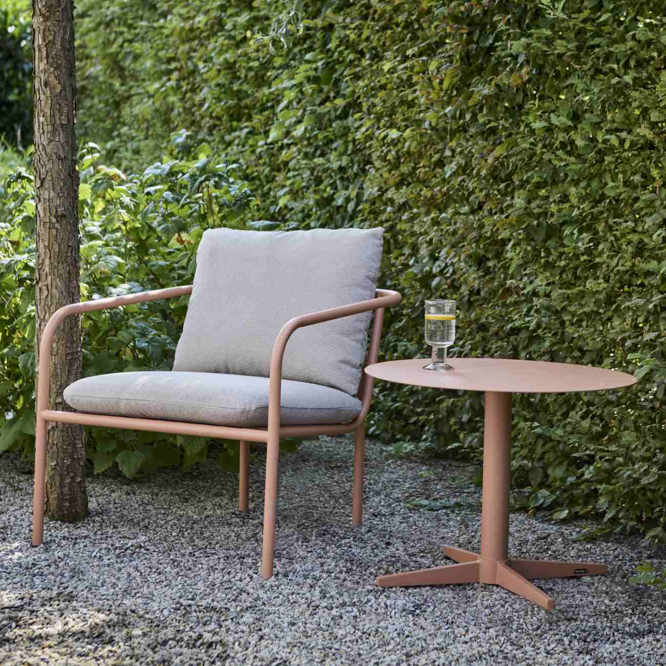 Gartencouchtisch Mill aus Aluminium, rundes Design, Ø 75 cm, Outdoor, Peach, pulverbeschichtet