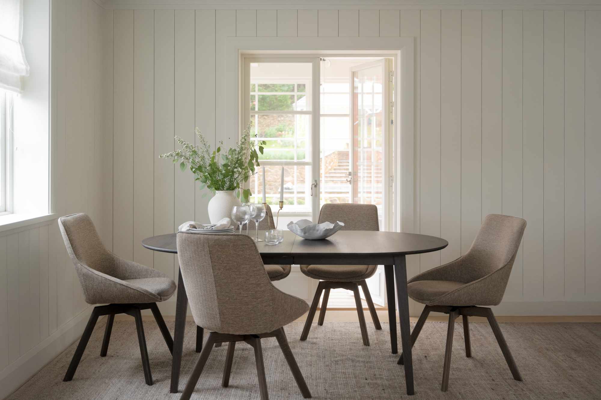 Hochwertiger Esstisch Filippa Oval mit Auszug, 170/210cm, Eiche Braun für jede Einrichtung.