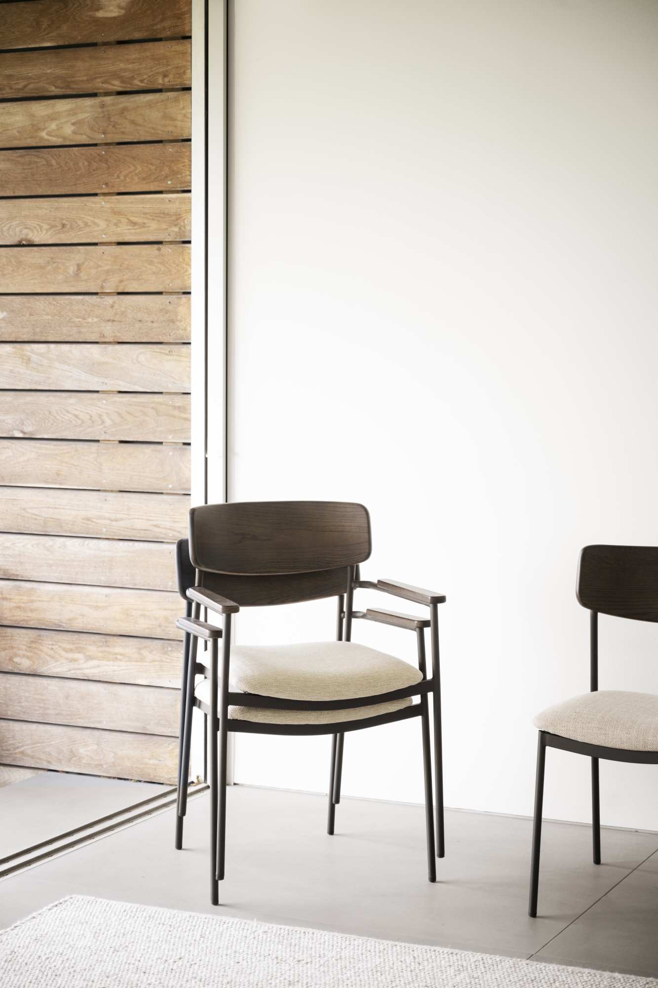 Stuhl Maymont 2er Set mit Armlehnen, Braun / Beige passt perfekt in stilvolle Wohnräume.