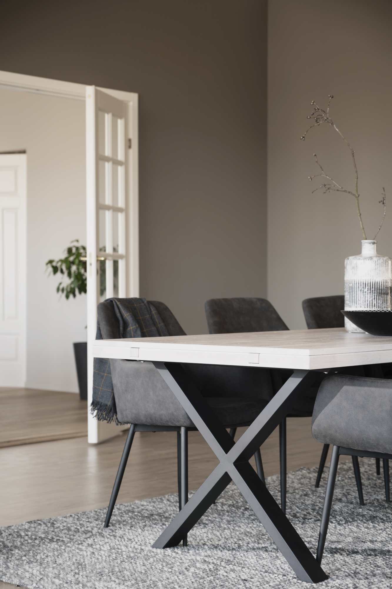 Komfortabel & schön – Esstisch Brooklyn, X-Gestell, 220cm, Whitewash.