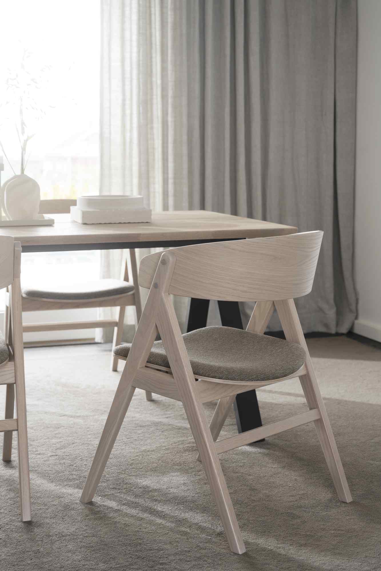 Jetzt entdecken: Stuhl Waterton 2er Set, Eiche whitewash, Braun mit hochwertiger Verarbeitung.