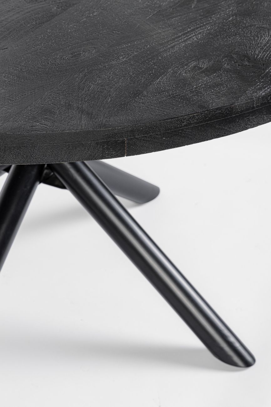 Der Esstisch Hastings überzeugt mit seinem modernen Stil. Gefertigt wurde er aus Mangoholz, welches einen schwarzen Farbton besitzt. Das Gestell ist aus Metall und hat eine schwarze Farbe. Der Tisch besitzt einen Durchmesser von 130 cm
