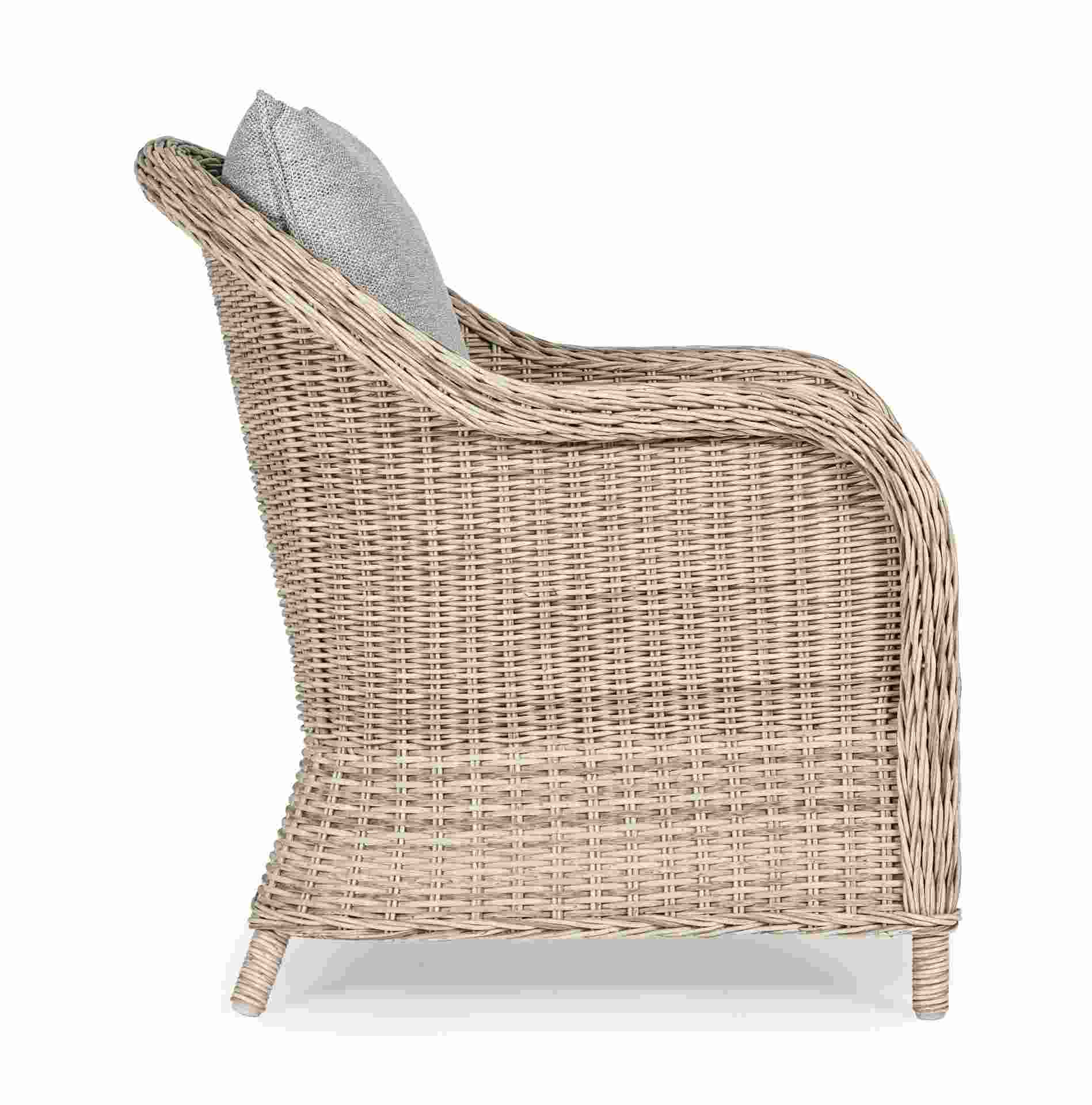 Der Gartensessel Aditya überzeugt mit seinem klassischen Design. Gefertigt wurde es aus Kunstfasern, welche einen Sand Farbton besitzen. Das Gestell ist aus Aluminium und hat eine Anthrazit Farbe. Der Sessel verfügt über eine Sitzhöhe von 42 cm und ist fü