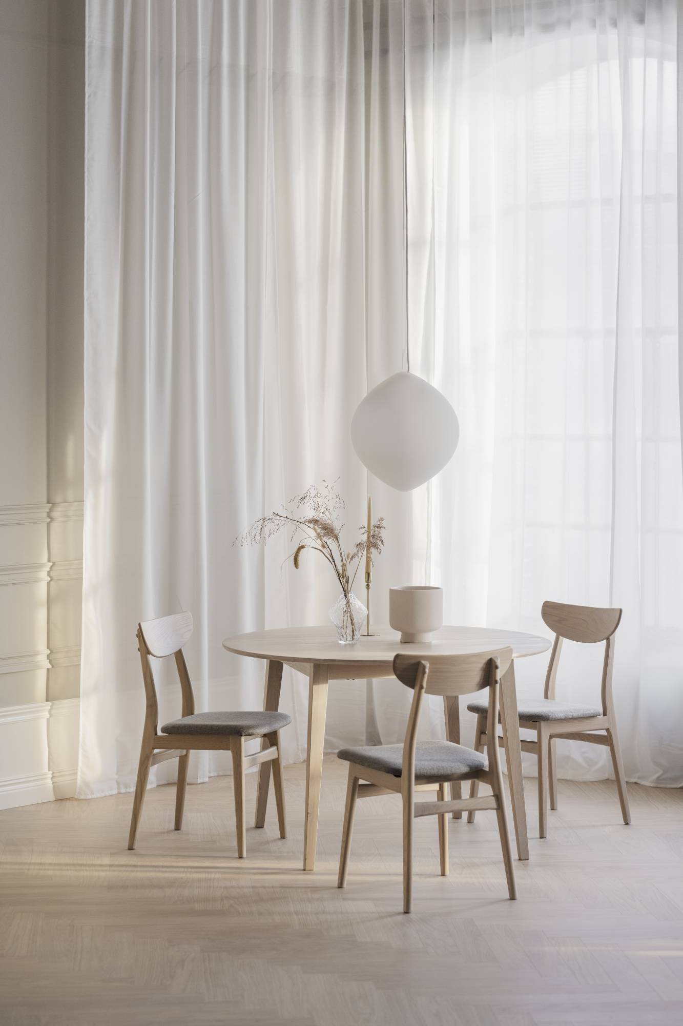 Edles Möbelstück: Stuhl Rodham 2er Set, Whitewash / Hellgrau für stilvolle Einrichtung.