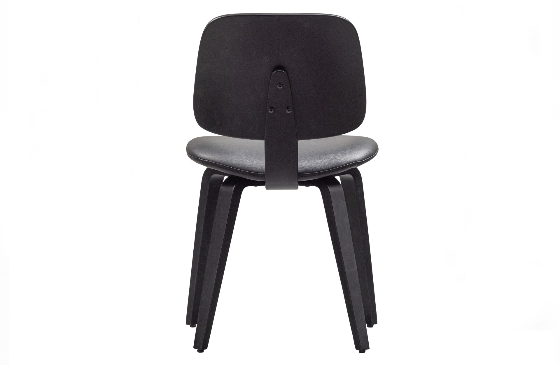 Der Esszimmerstuhl Classic überzeugt mit seinem klassischen Design. Gefertigt wurde er aus Sperrholz, welches einen schwarzen Farbton besitzt. Die Sitzfläche besteht aus Kunstleder und hat eine schwarze Farbe. Die Sitzhöhe beträgt 48 cm.