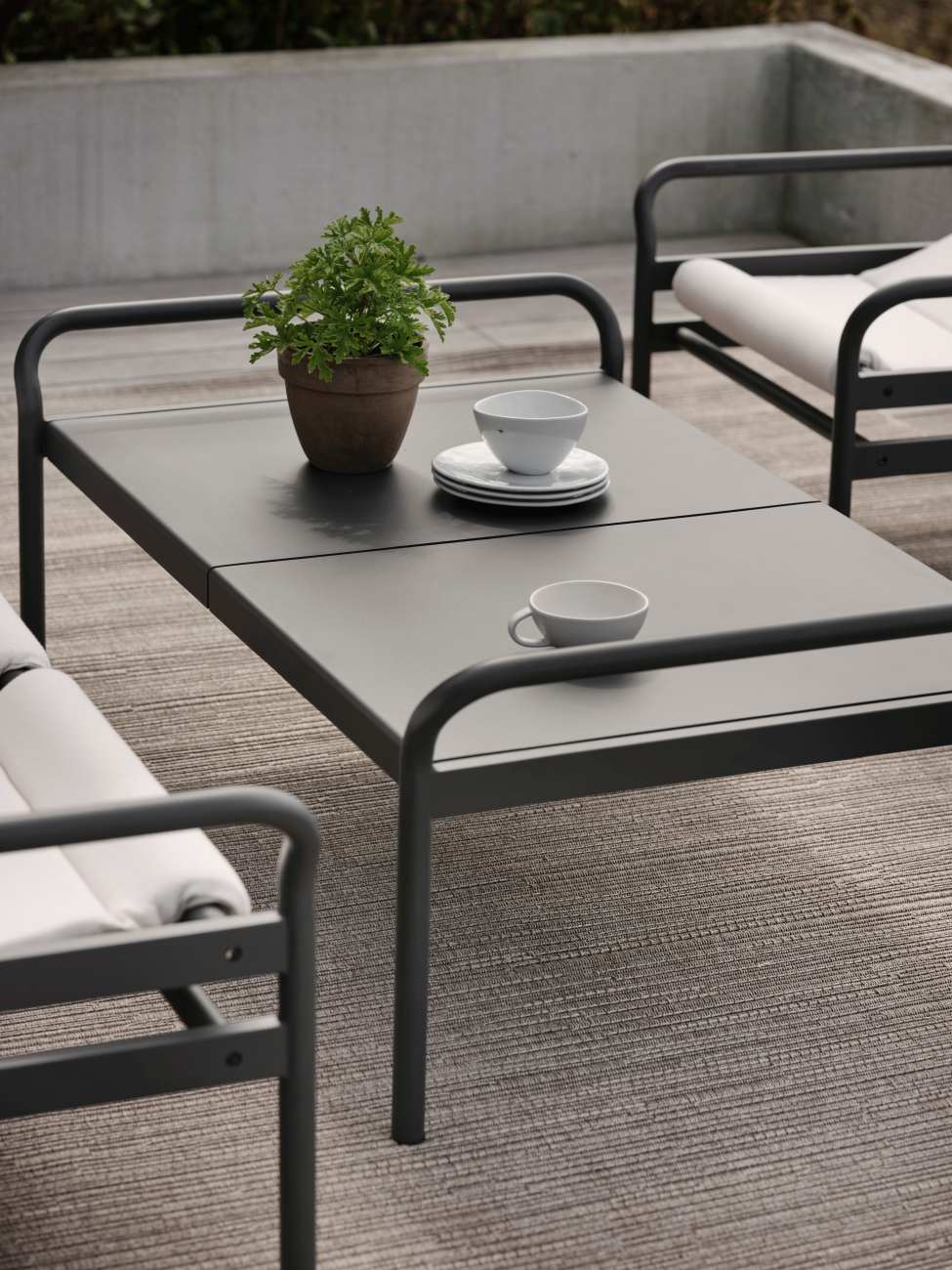 Gartencouchtisch Sling aus Aluminium, Anthrazit