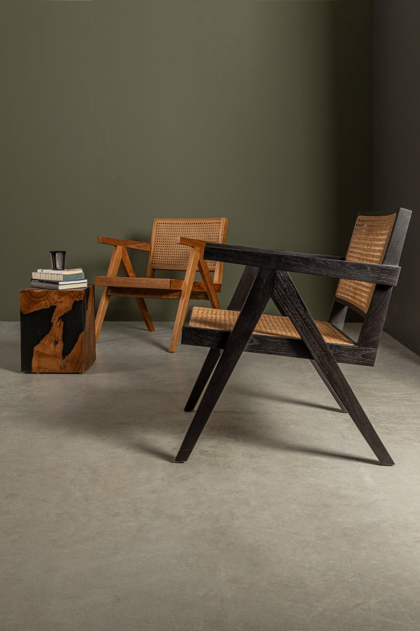 Der Sessel Galia überzeugt mit seinem modernen Stil. Gefertigt wurde er aus Teakholz, welches einen natürlichen Farbton besitzt. Die Rückenlehne ist aus Rattan und hat eine natürliche Farbe. Der Sessel besitzt eine Sitzhöhe von 41 cm.
