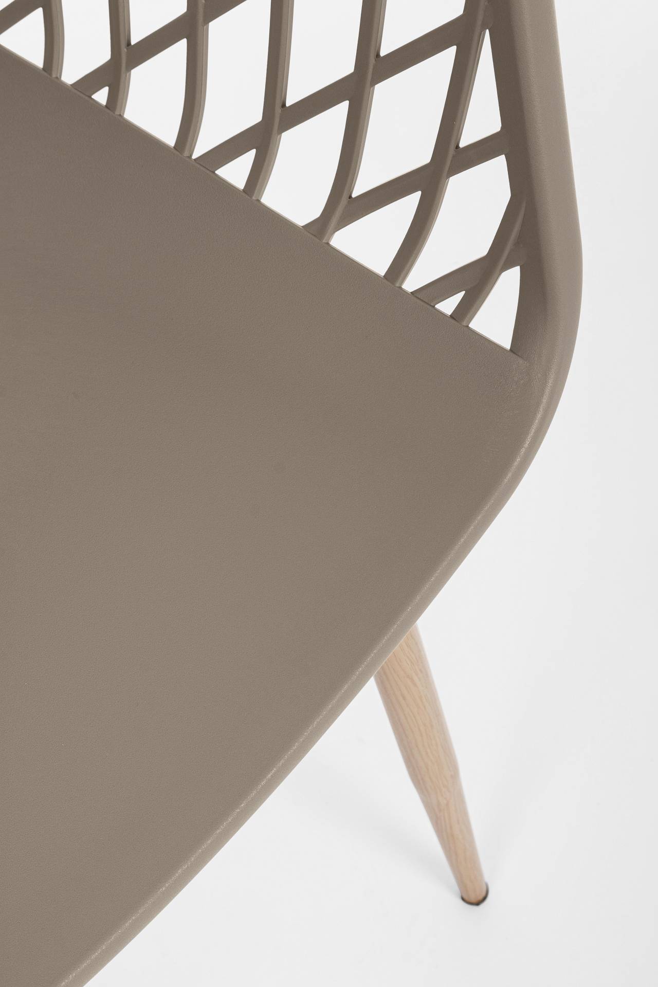 Der Stuhl Optik wurde aus Kunststoff gefertigt, welcher einen Taupe Farbton besitzt. Das Gestell ist aus Metall und hat eine Holz-Optik. Das Design des Stuhls ist modern gehalten. Die Sitzhöhe beträgt 44 cm.