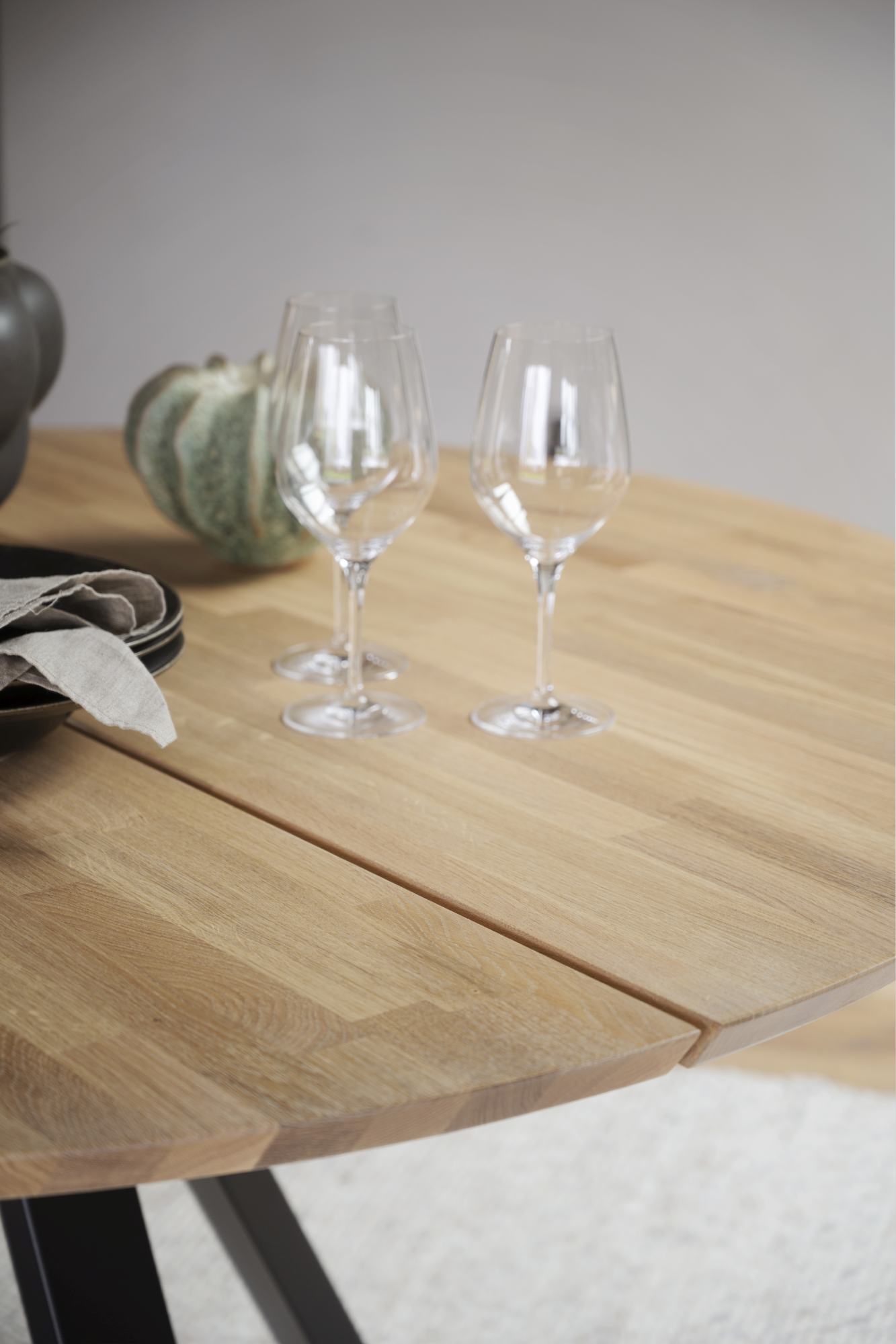 Jetzt entdecken: Esstisch Carradale Rund 150cm, Spider-Gestell, Eiche Natur mit hochwertiger Verarbeitung.