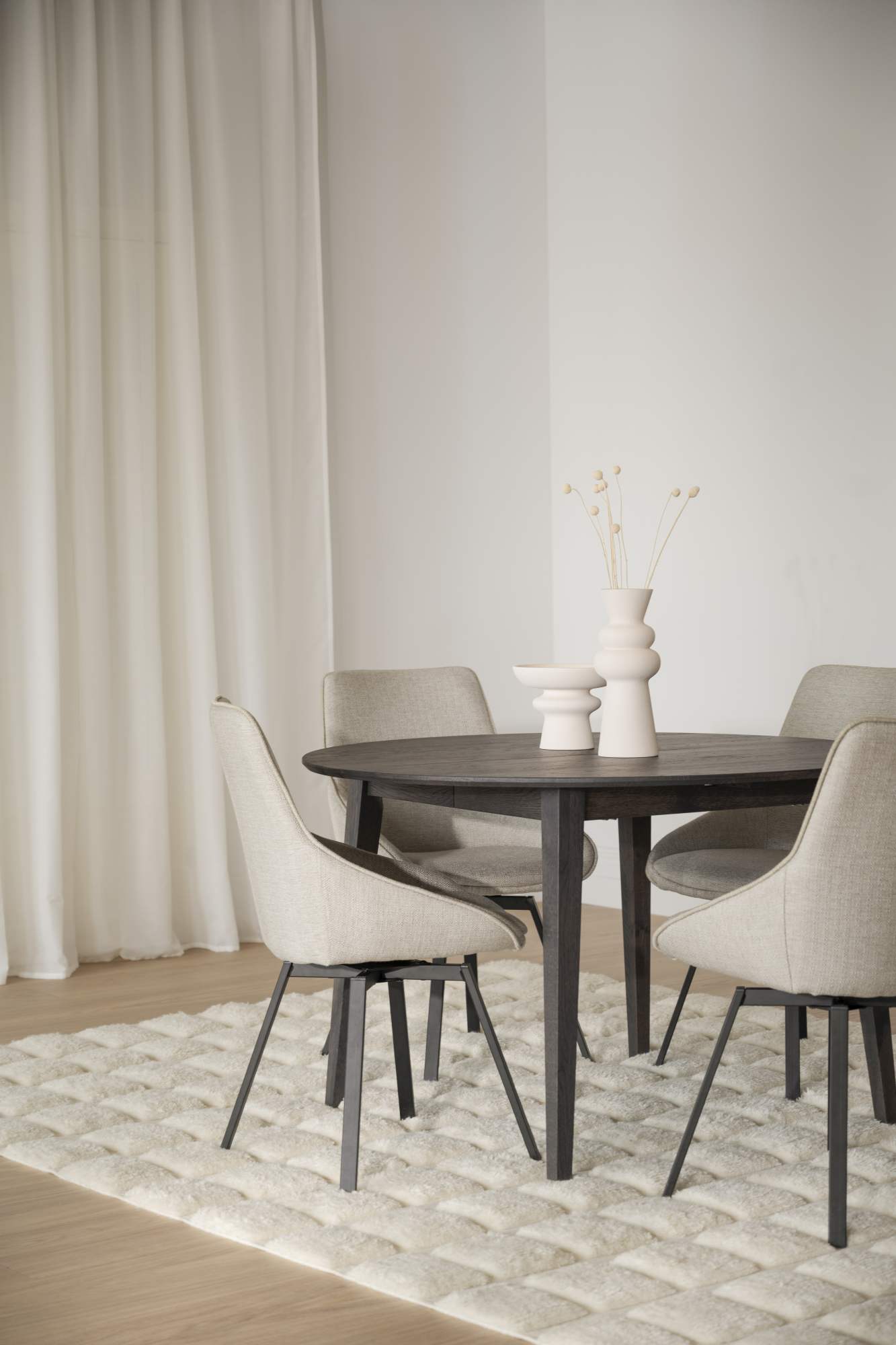 Jetzt entdecken: Esstisch Filippa Rund mit Auszug, 120/165cm, Eiche Braun mit hochwertiger Verarbeitung.