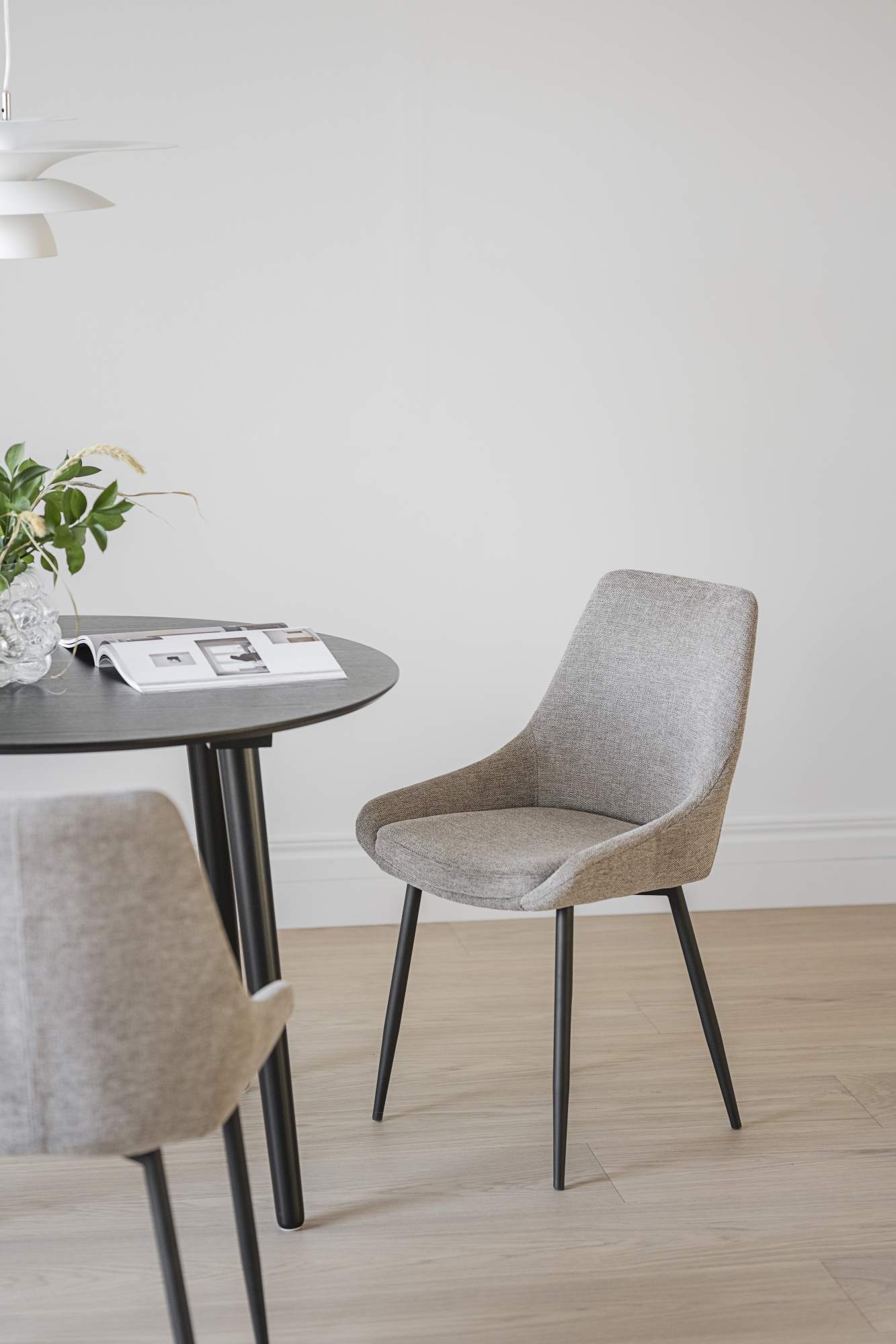 Stuhl Sierra Stoff 2er Set, Beige – stilvoller Blickfang für Ihr Zuhause.