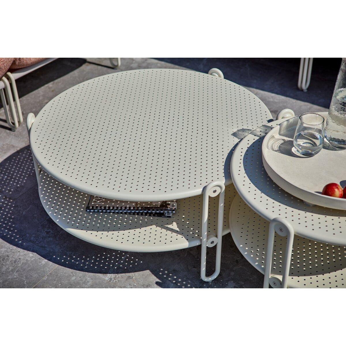 Gartencouchtisch Blixt aus Aluminium - Rund, Ø 65 cm, Pearl White