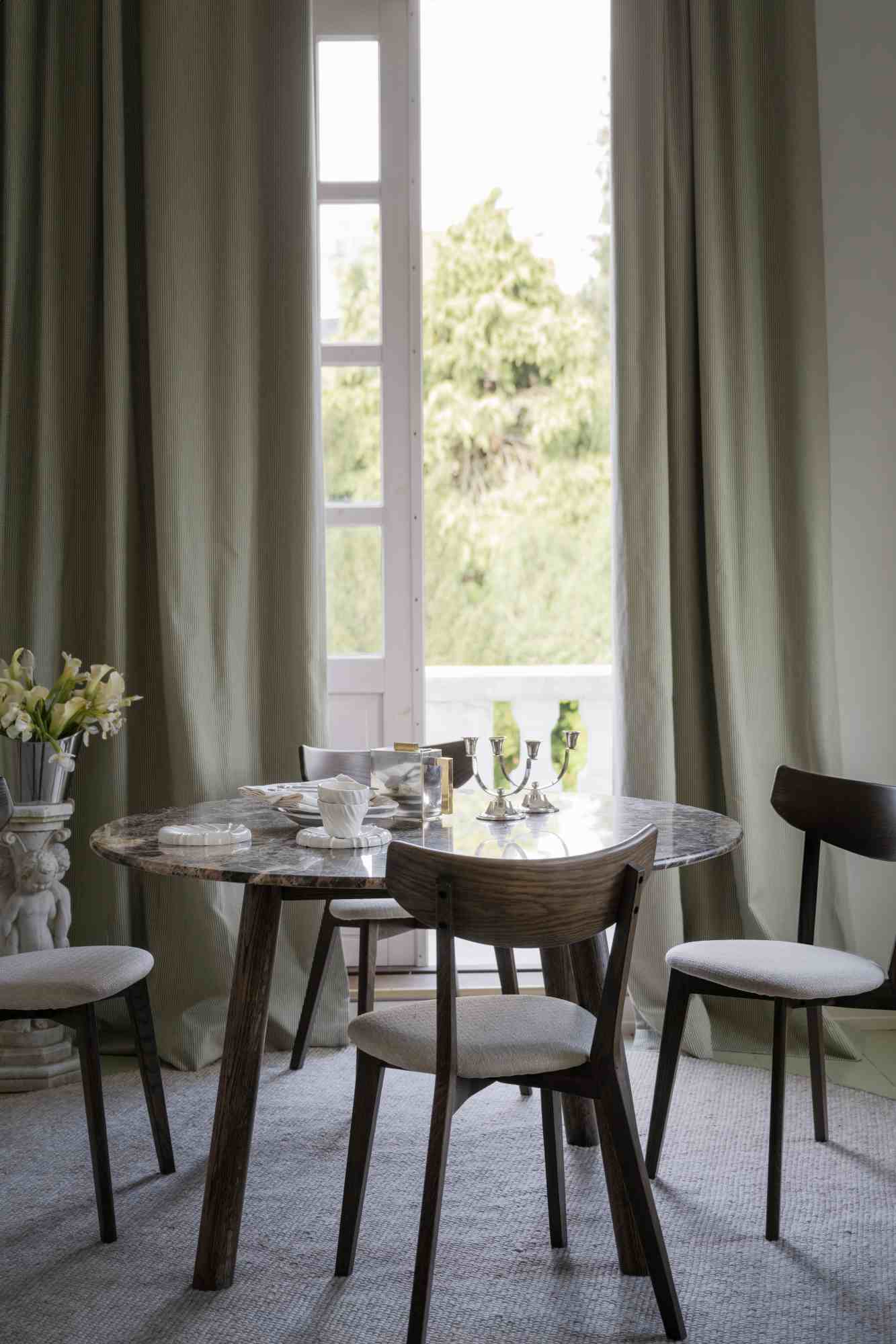 Design trifft Funktion: Stuhl Ami Eiche 2er Set, Braun / Sand.