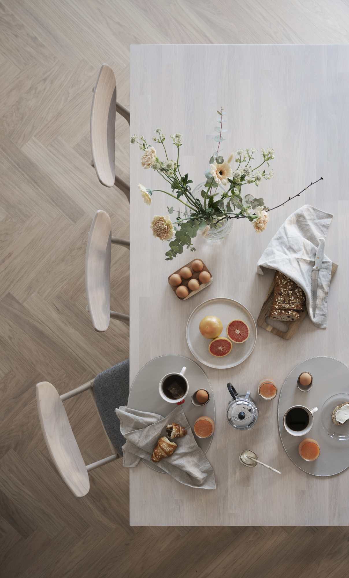 Machen Sie Ihr Zuhause komplett mit Esstisch Filippa Rechteckig 180x90cm, Eiche Weiß pigmentiert.