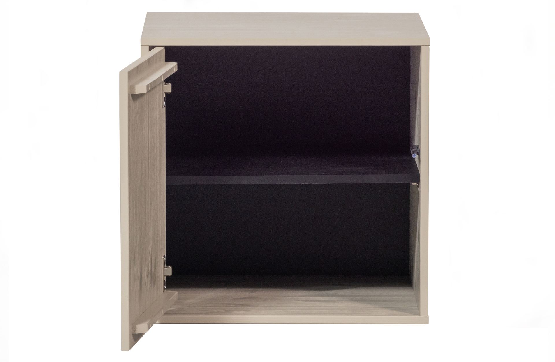 Der Modulschrank Daily Closet überzeugt mit seinem modernen Design. Gefertigt wurde er aus Kiefernholz, welches einen grauen Farbton besitzt. Der Schrank verfügt über eine Tür und hat eine Größe von 50x50 cm
