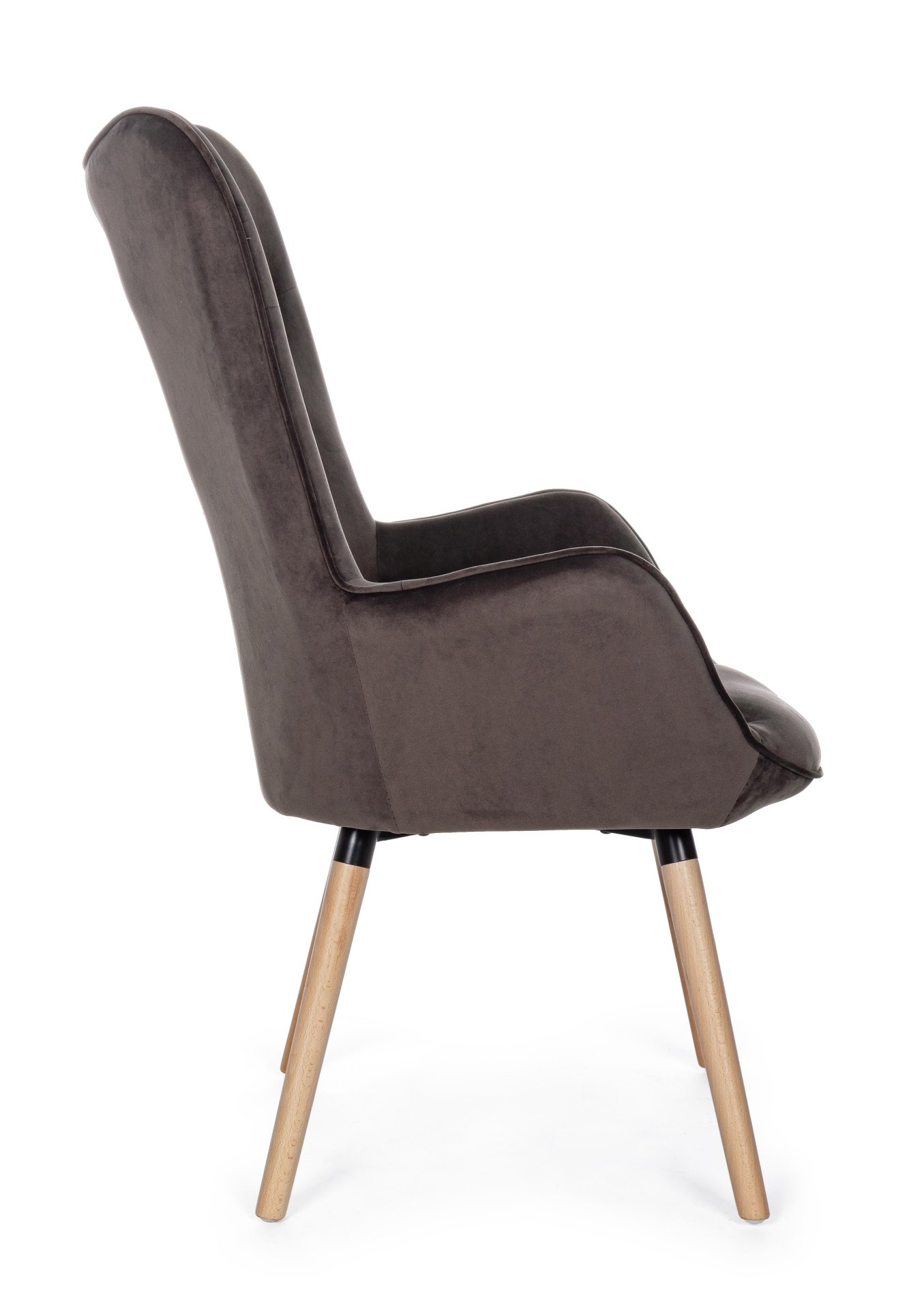 Der Sessel Juliet überzeugt mit seinem modernen Design. Gefertigt wurde er aus Stoff in Samt-Optik, welcher einen braunen Farbton besitzt. Das Gestell ist aus Buchenholz und hat eine natürliche Farbe. Der Sessel besitzt eine Sitzhöhe von 48 cm. Die Breite