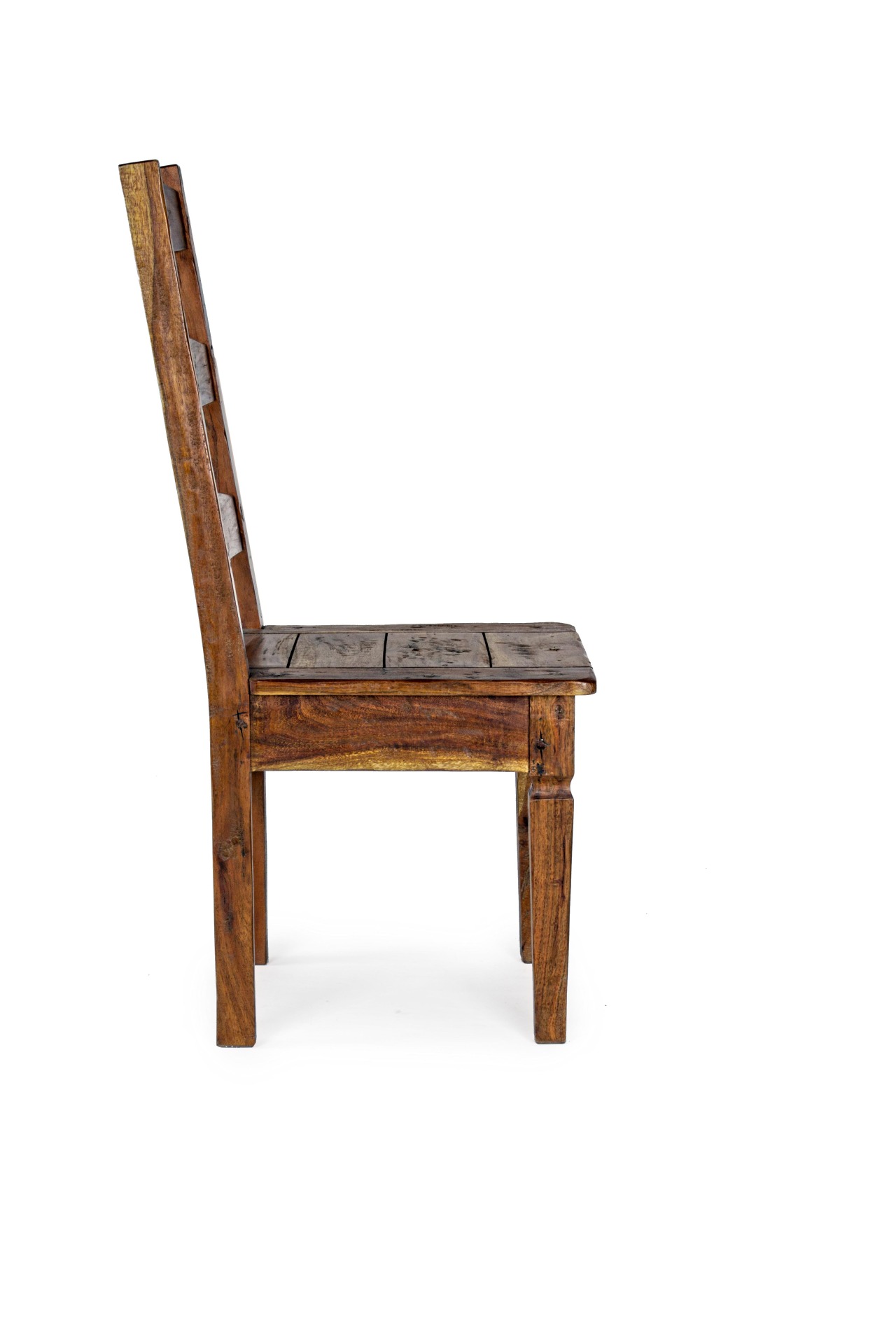 Der Stuhl Chateaux überzeugt mit seinem klassischen Design. Gefertigt wurde der Stuhl aus Akazienholz, welches einen natürlichen Farbton besitzt. Die Sitzhöhe beträgt 46 cm.