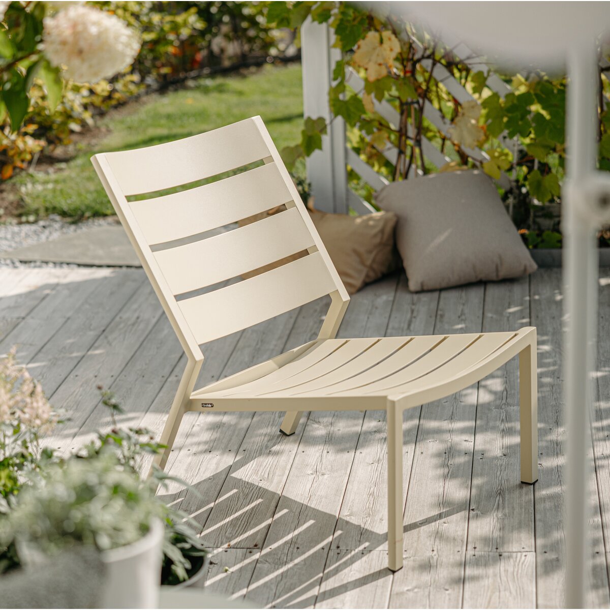 Gartensessel Delia aus Aluminium, modern und stapelbar, in Lemon Gelb, von Brafab
