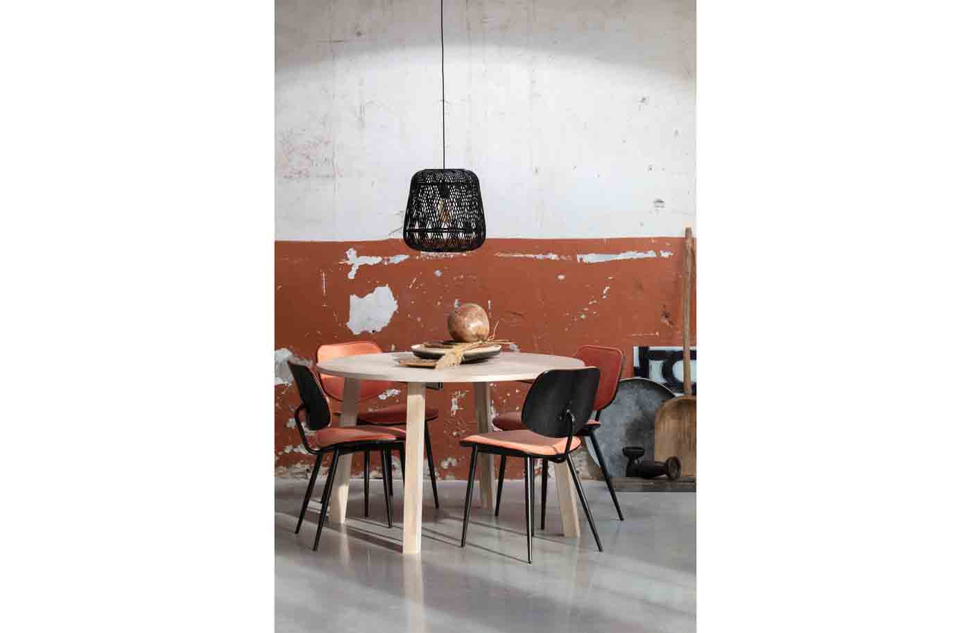 Ausziehbarer Esstisch Lange Jan aus Eiche kann kurzerhand vom runden Esstisch zu einer großen Tafel ausgezogen und bietet flexibel Platz für die ganze Familie