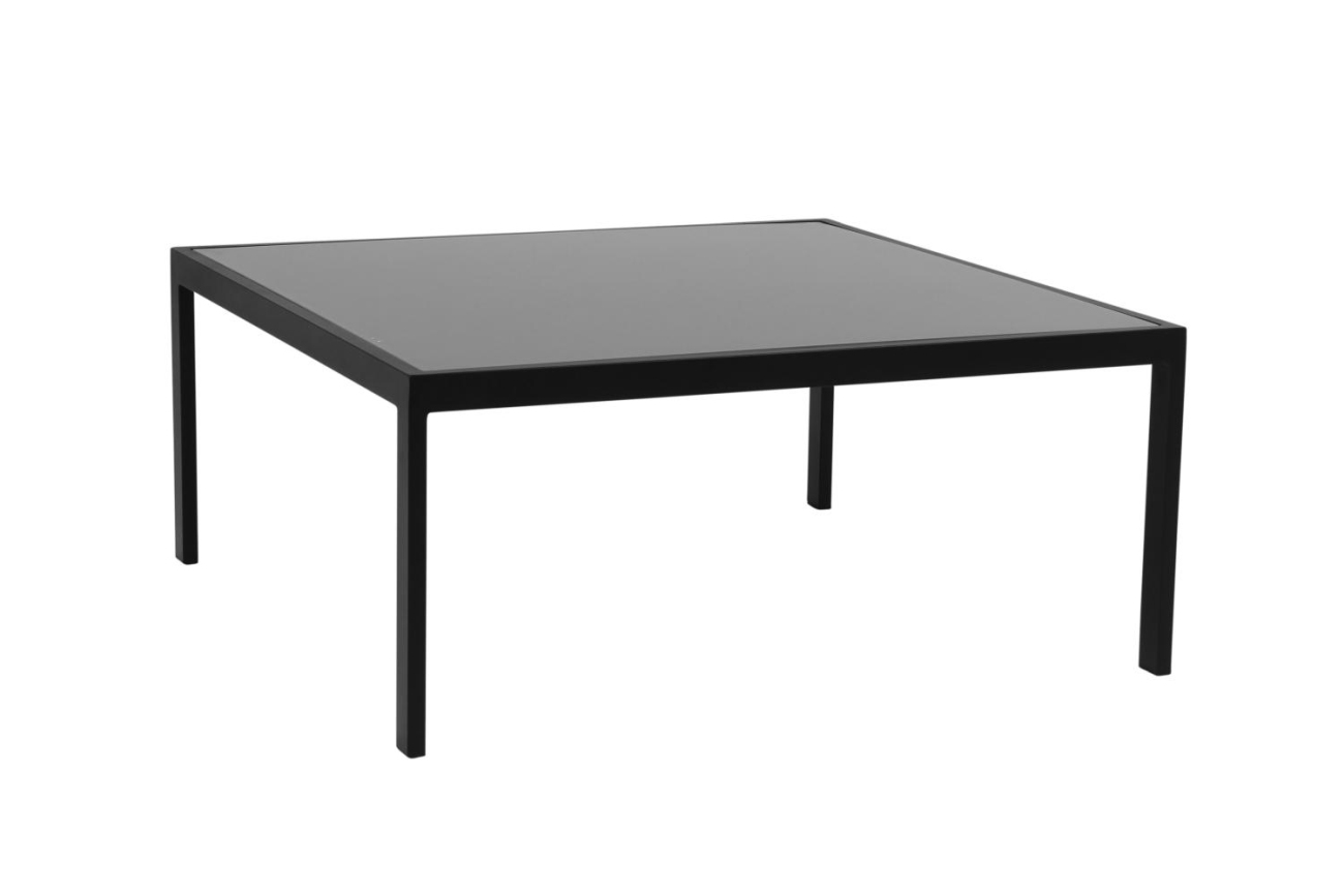 Der Gartencouchtisch Leone überzeugt mit seinem modernen Design. Gefertigt wurde die Tischplatte aus Metall und hat eine schwarze Farbe. Das Gestell ist auch aus Metall und hat eine schwarze Farbe. Der Tisch besitzt eine Länge von 90 cm.