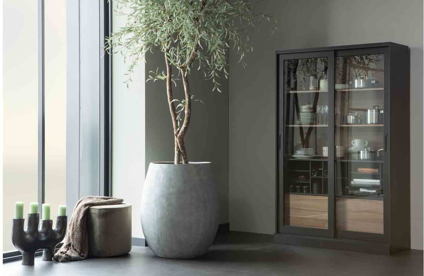 Vitrine James Schwarz aus Kiefernholz