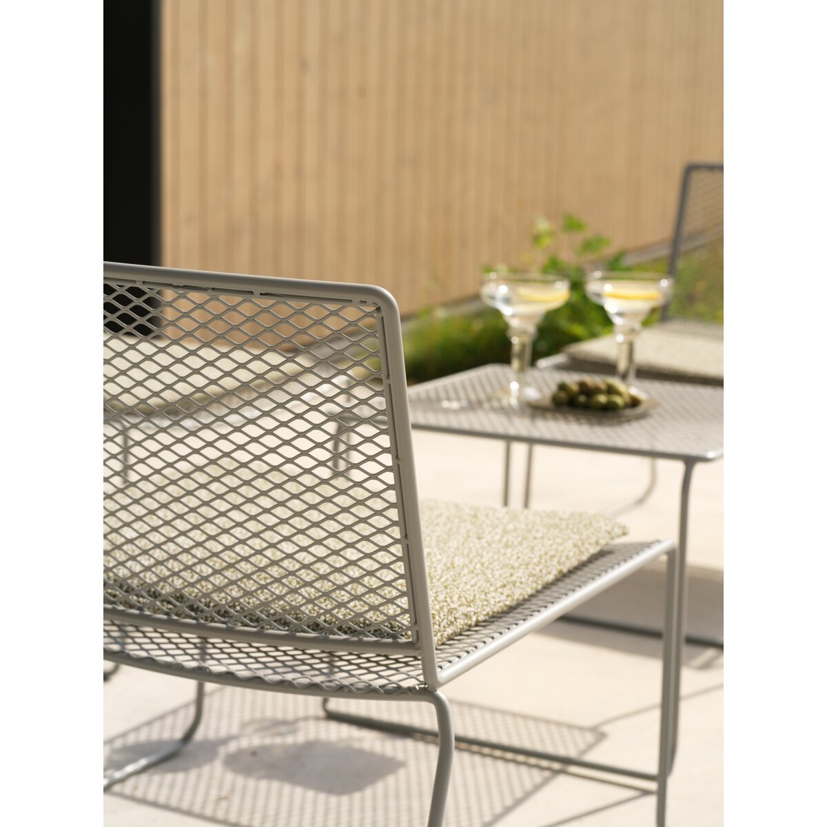 Gartencouchtisch Haru aus Metall, stapelbar, 54x54 cm, Slate Grey