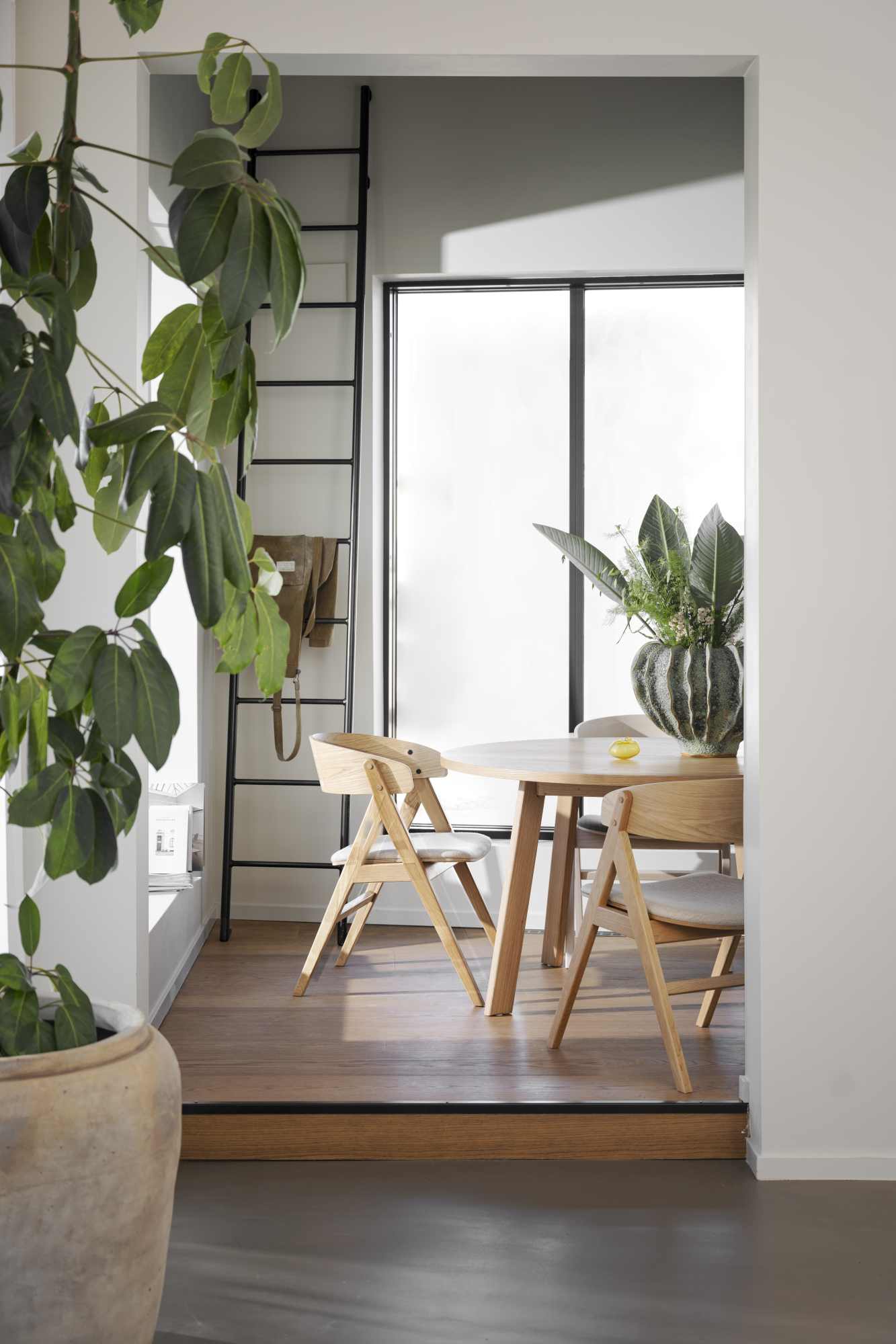 Jetzt entdecken: Esstisch Glenside Rund 130cm, Eiche Natur mit hochwertiger Verarbeitung.