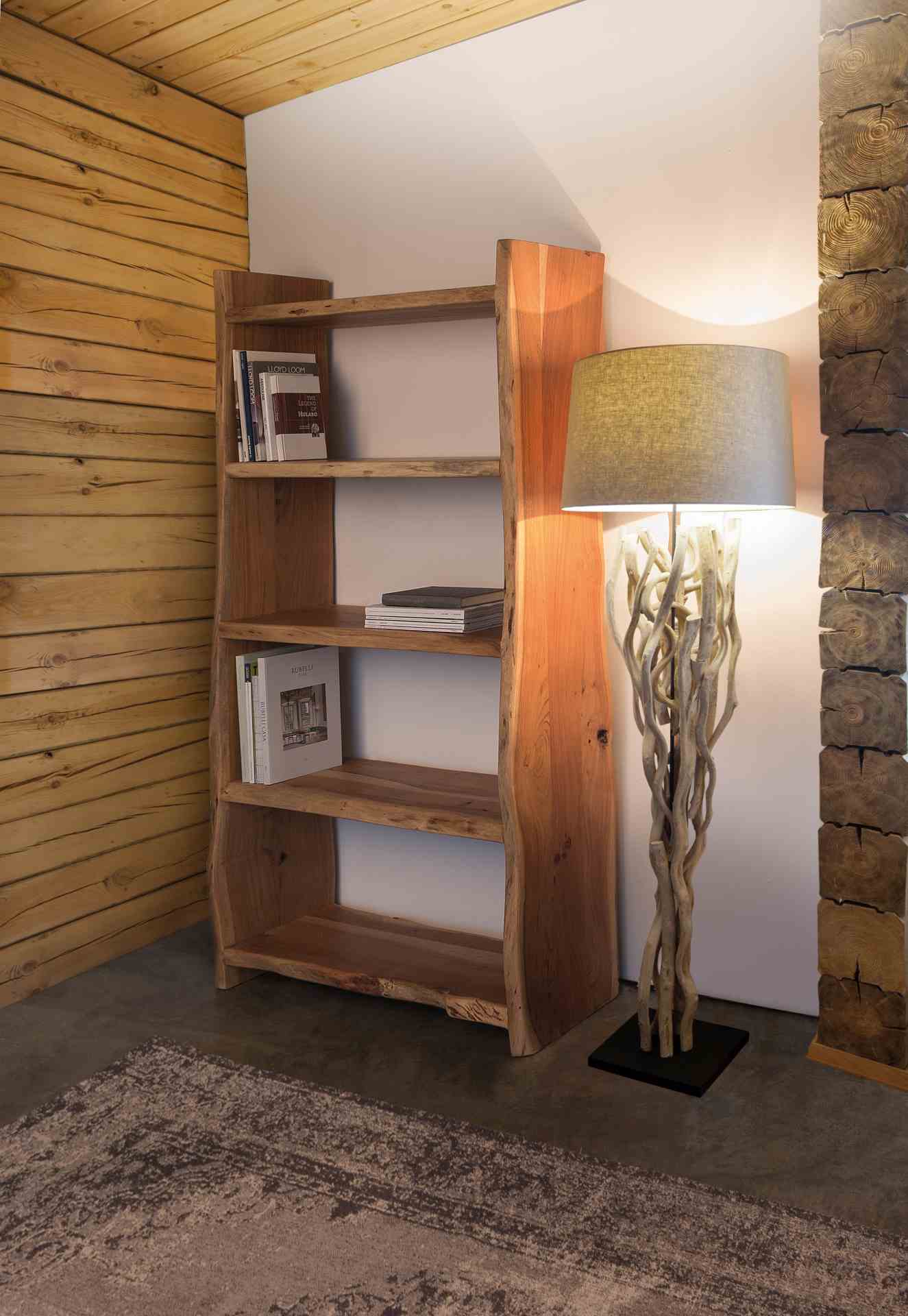 Das Bücherregal Eneas überzeugt mit seinem klassischen Design. Gefertigt wurde es aus Akazienholz, welches einen natürlichen Farbton besitzt. Das Gestell ist auch aus Akazienholz. Das Bücherregal verfügt über vier Fächer. Die Breite beträgt 90 cm.